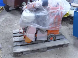 Ny betonskæremaskine