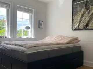 Seng med 4 skuffer 140x200 cm