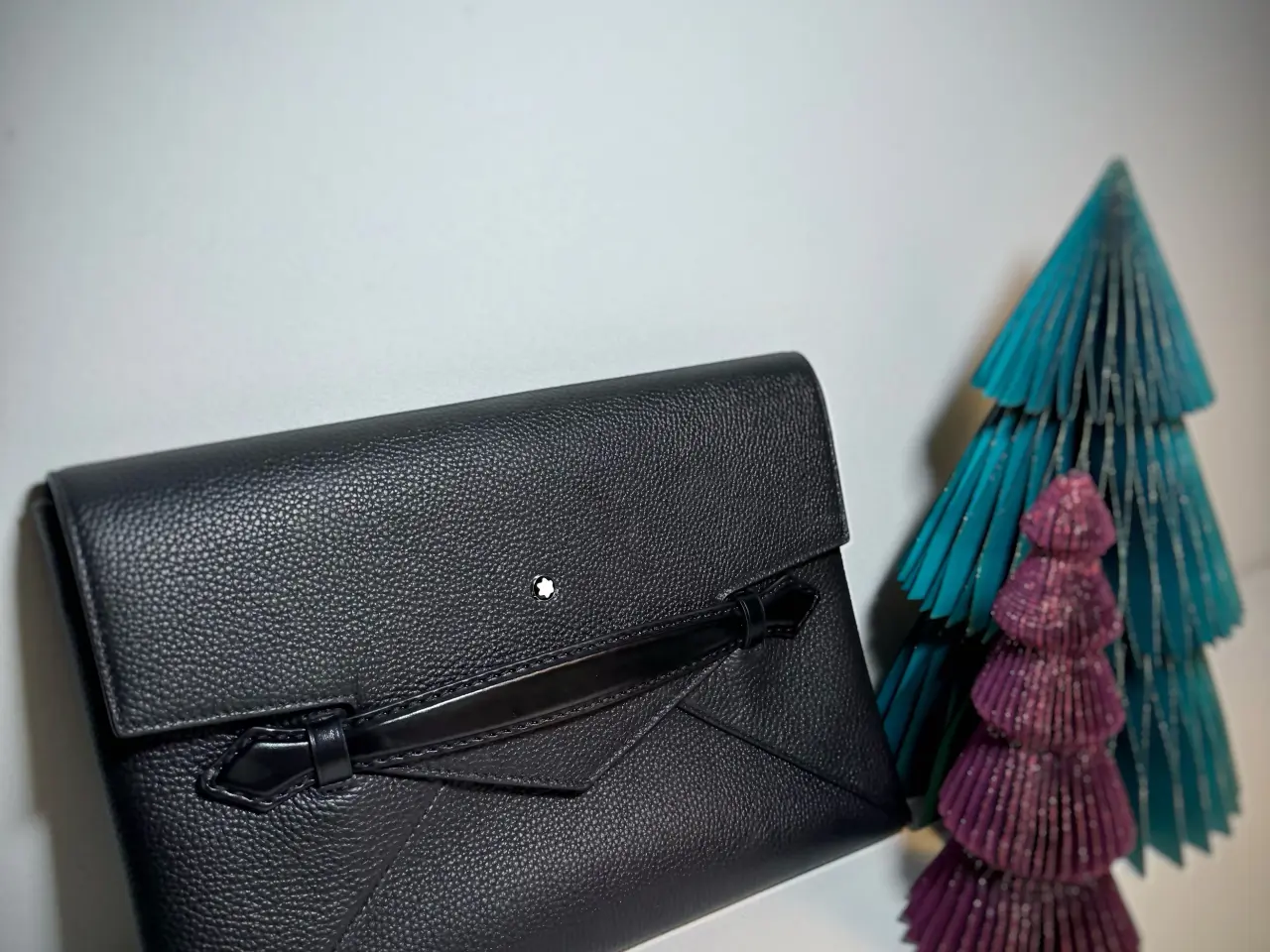 Billede 1 - 👝 Montblanc stor clutch i sort læder - ubrugt