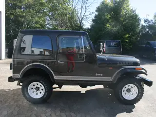 Jeep CJ 7 2,5 Laredo