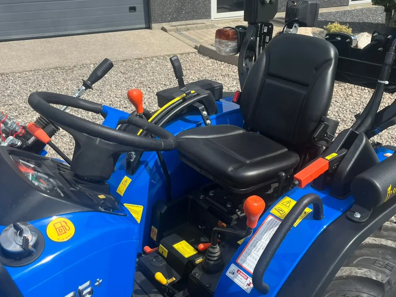 Billede 4 - Solis S26 6+2 gearmaskine med Fuldhydraulisk frontlæsser