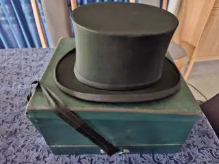Fransk sort cylinderhat