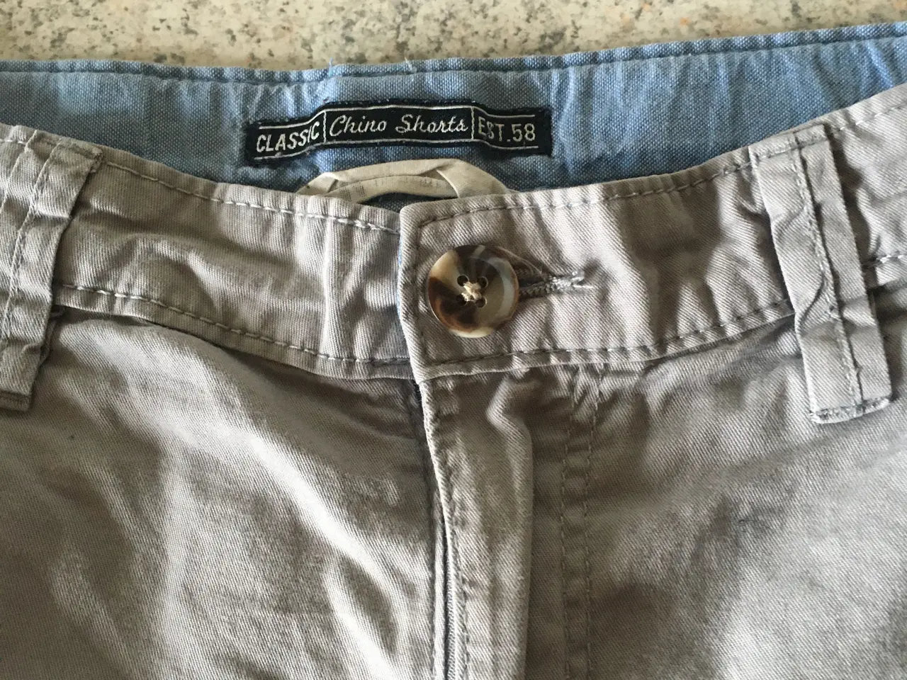 Billede 1 - Som ny Chino shorts str. 134/140 dreng