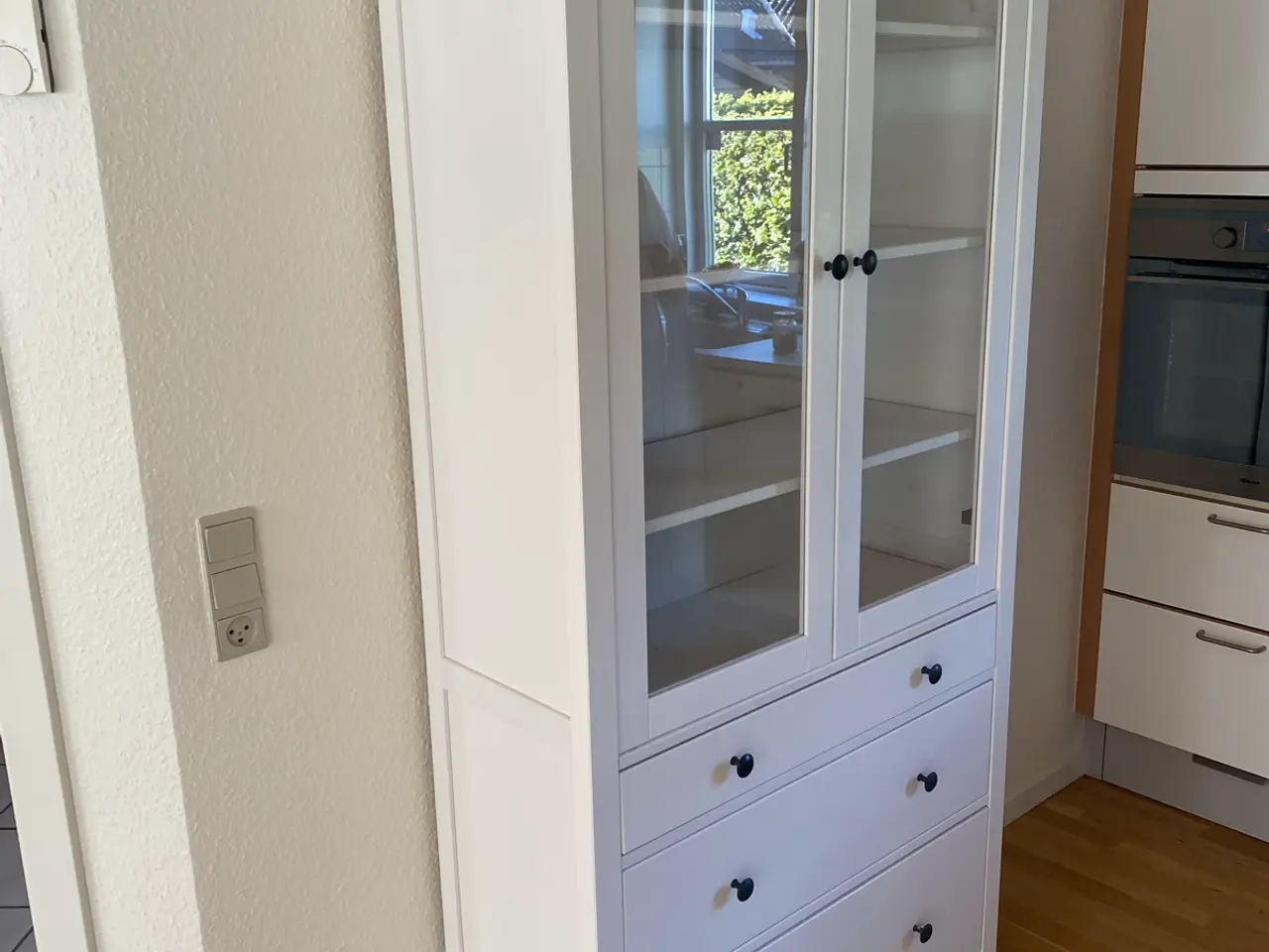 Billede 2 - Ikea Vitrineskab i brugbar stand.