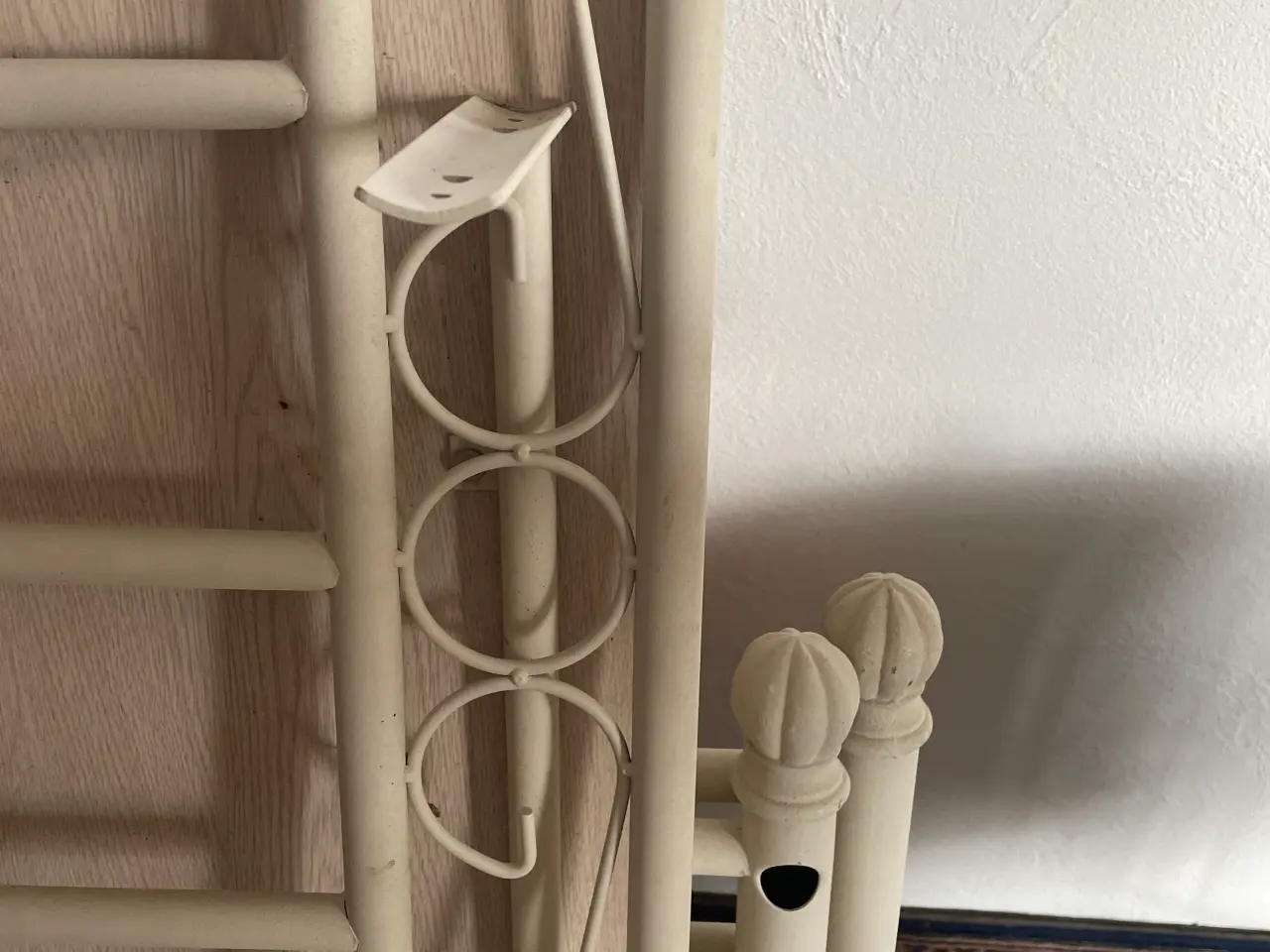 Billede 2 - Råhvid Metalseng 90x200 +bord