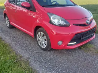 Km 165000. Toyota Aygo 1,0 benzin årgang 2013