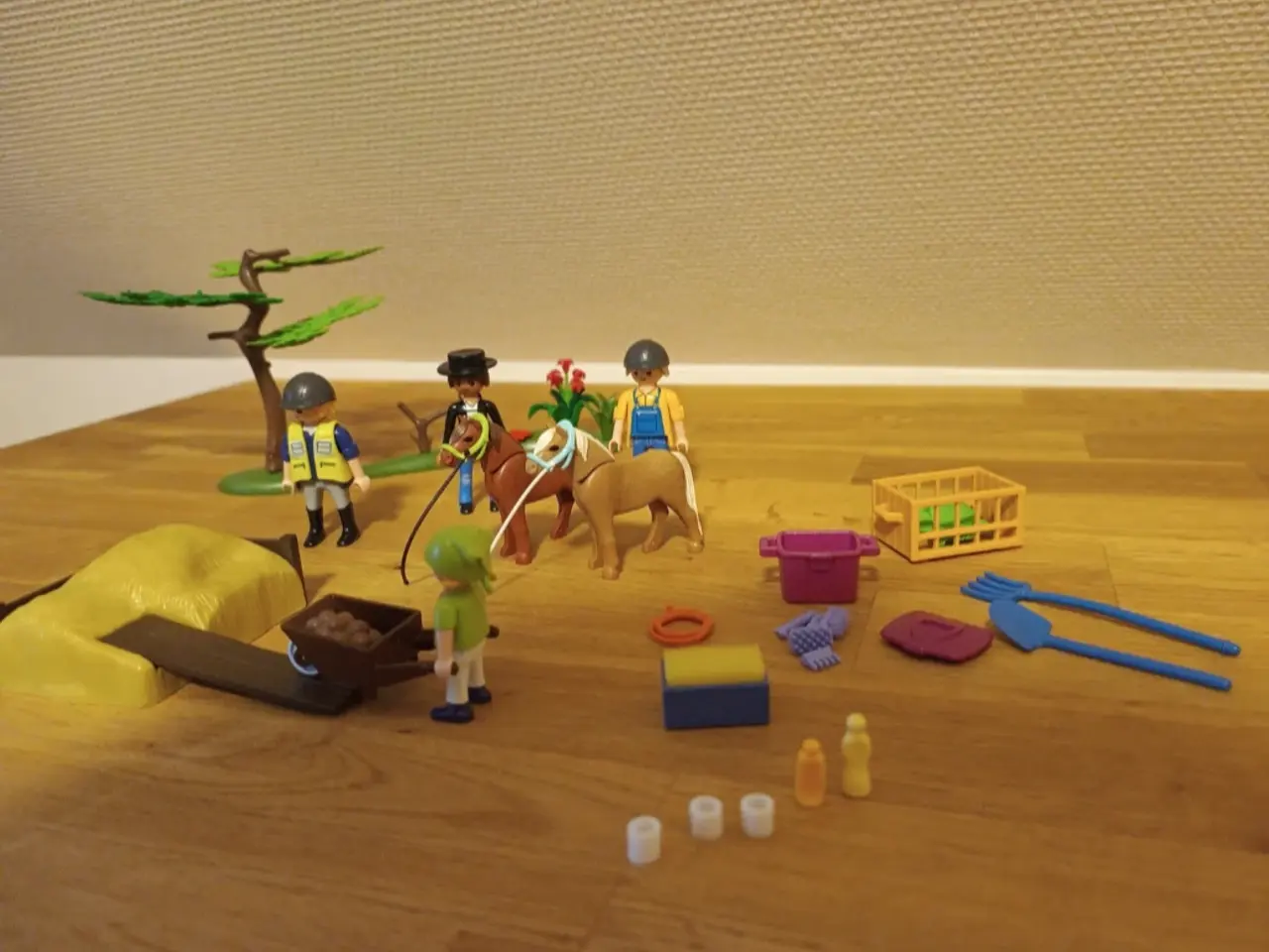 Billede 1 - Playmobil ponyer som passes og plejes 