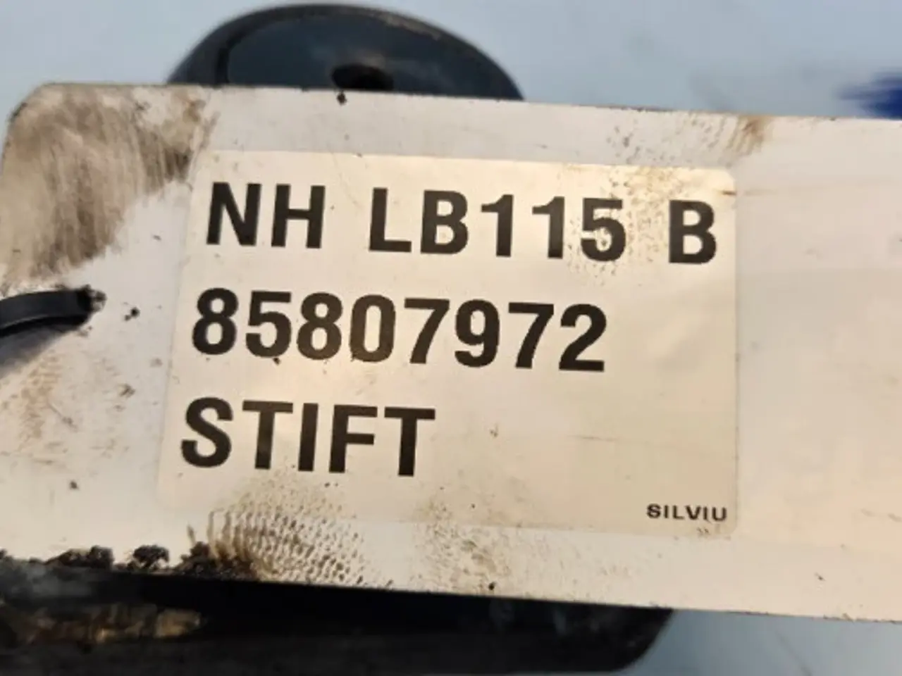 Billede 12 - New Holland LB115B Stift 85807972