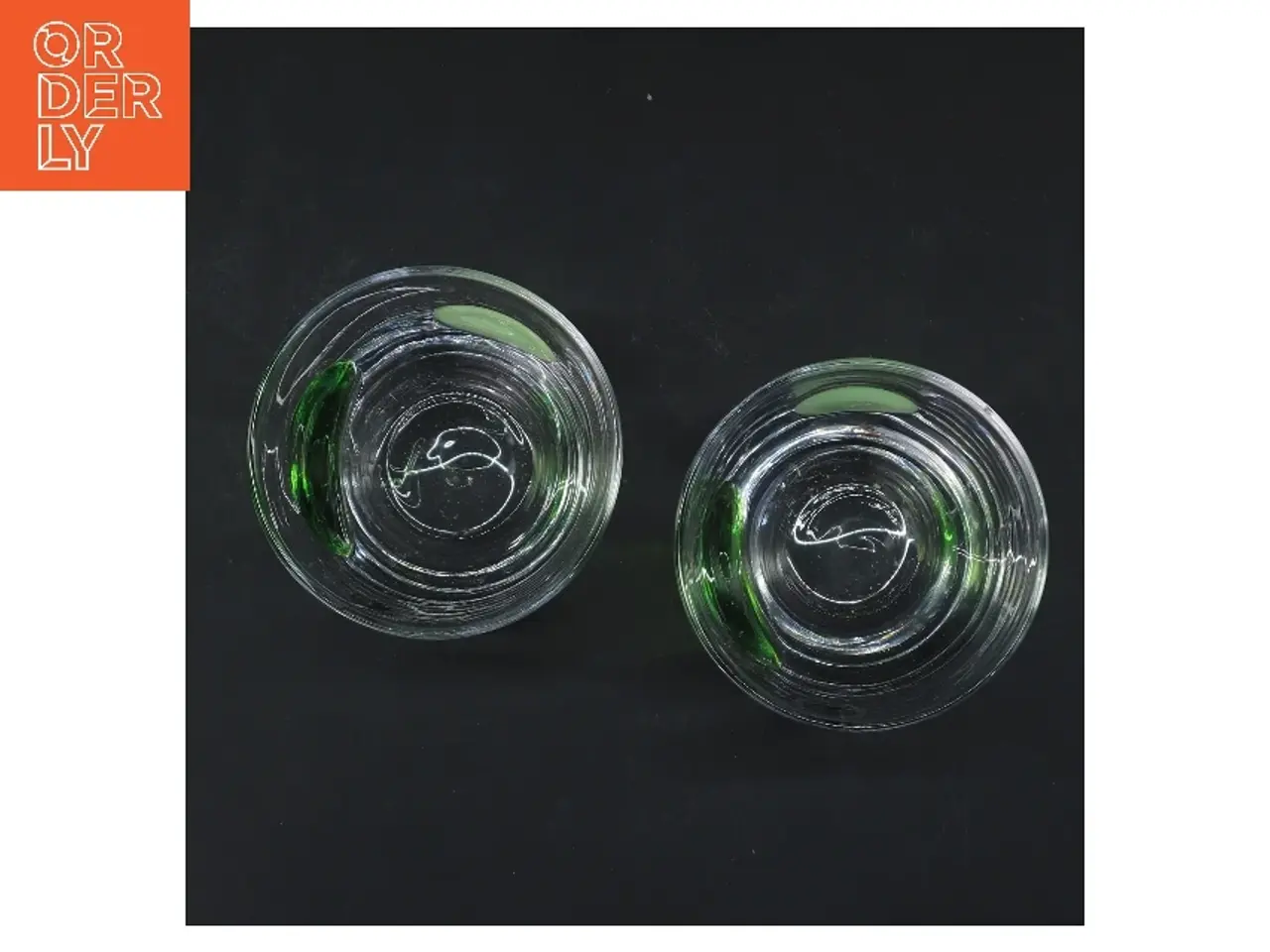 Billede 2 - Håndlavet glas med grønne detaljer (str. 2 stk Ø 9 cm længde 9,5 cm)