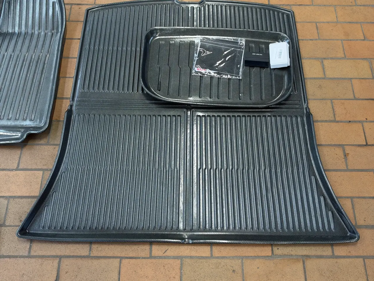 Billede 3 - Tesla Model Y Carbon vintermåtter/bundmåtter