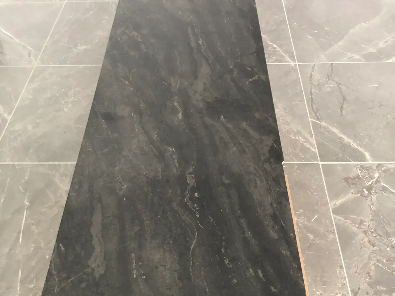 Billede 1 - HELT NY Svane laminatbordplade 308 cm