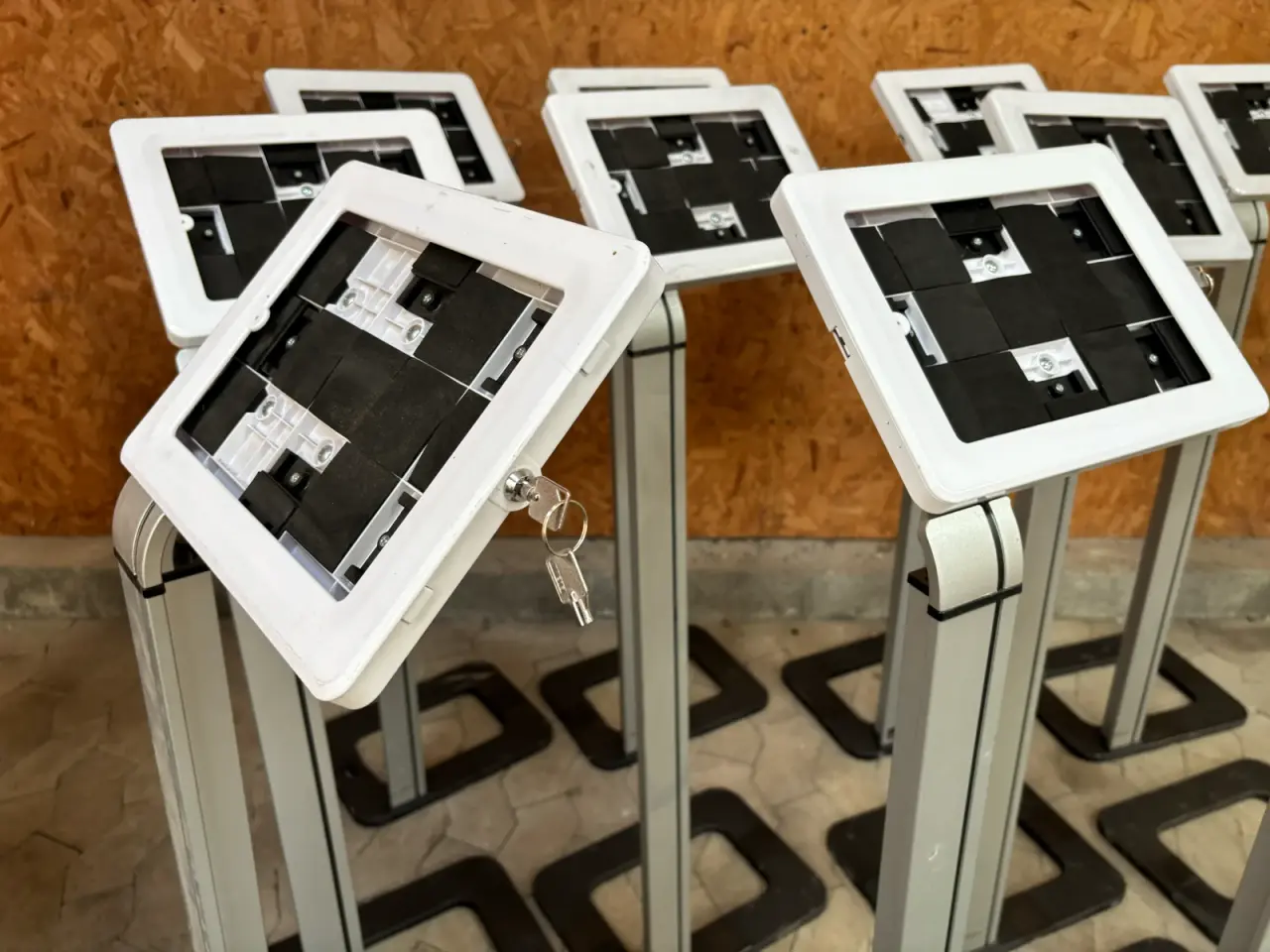Billede 5 - Tablet holdere med lås - 9 stk.