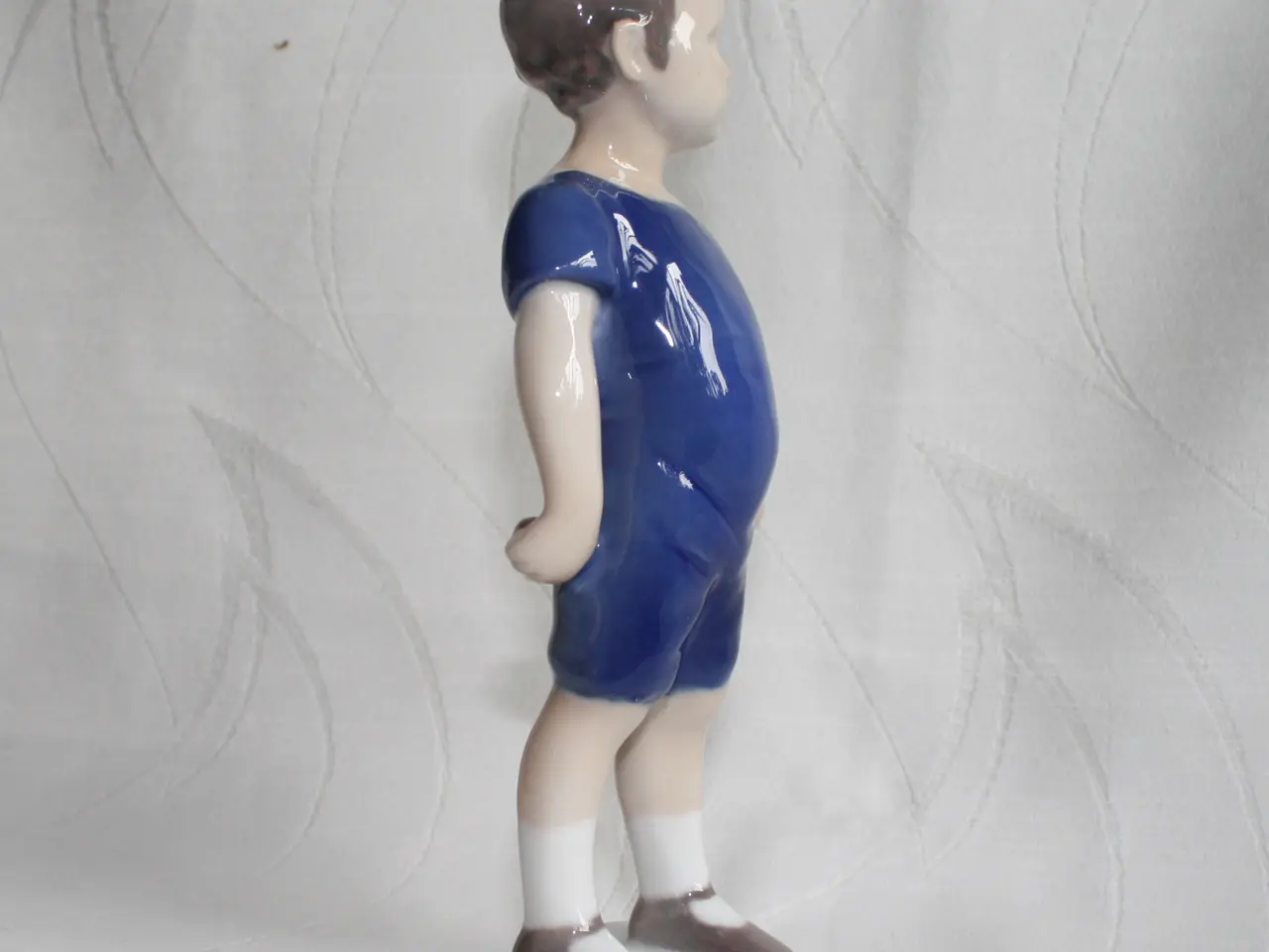 Billede 8 - Kaj, Stående dreng. Figur fra B&G