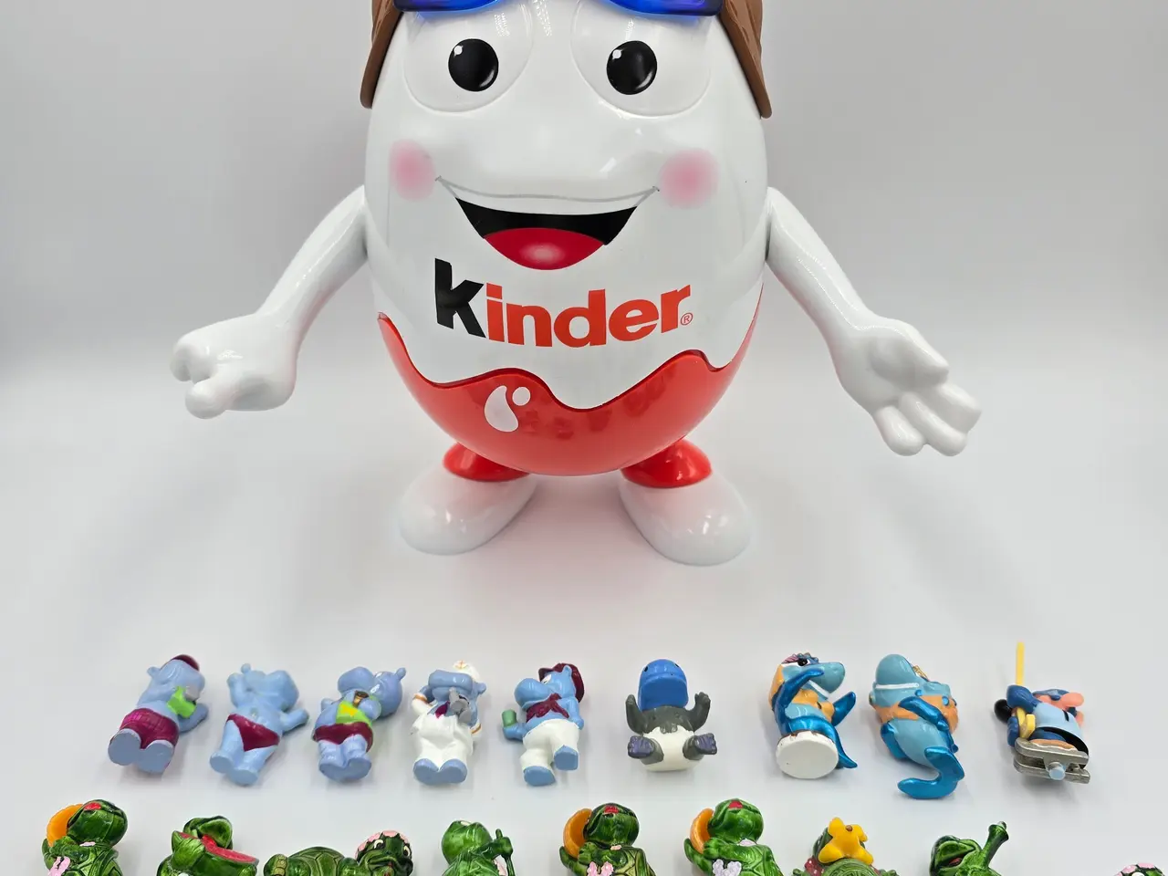 Billede 3 - Stort Kinder æg med 50 figurer