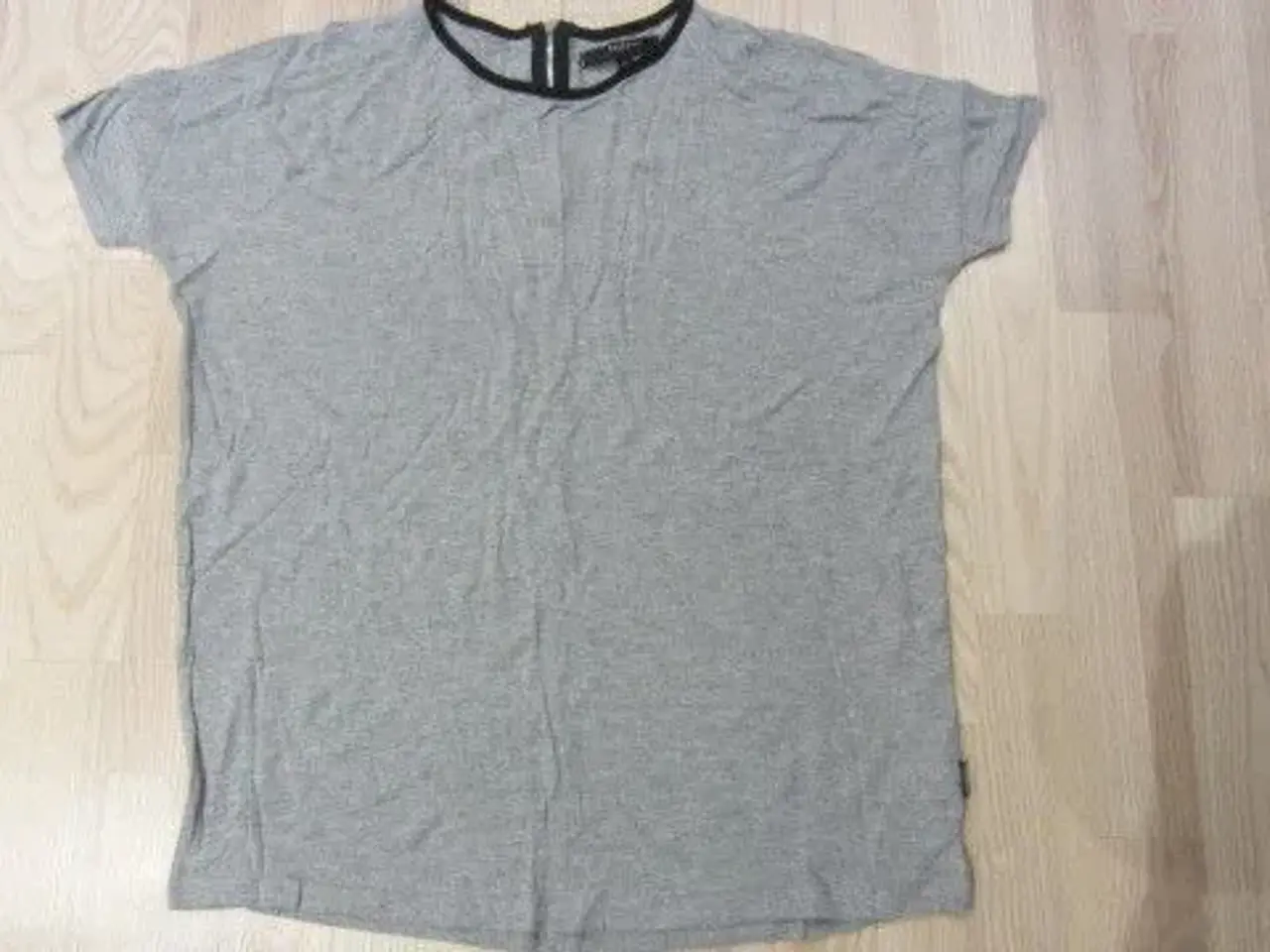 Billede 1 - Str. XS, t-shirt fra RESERVED