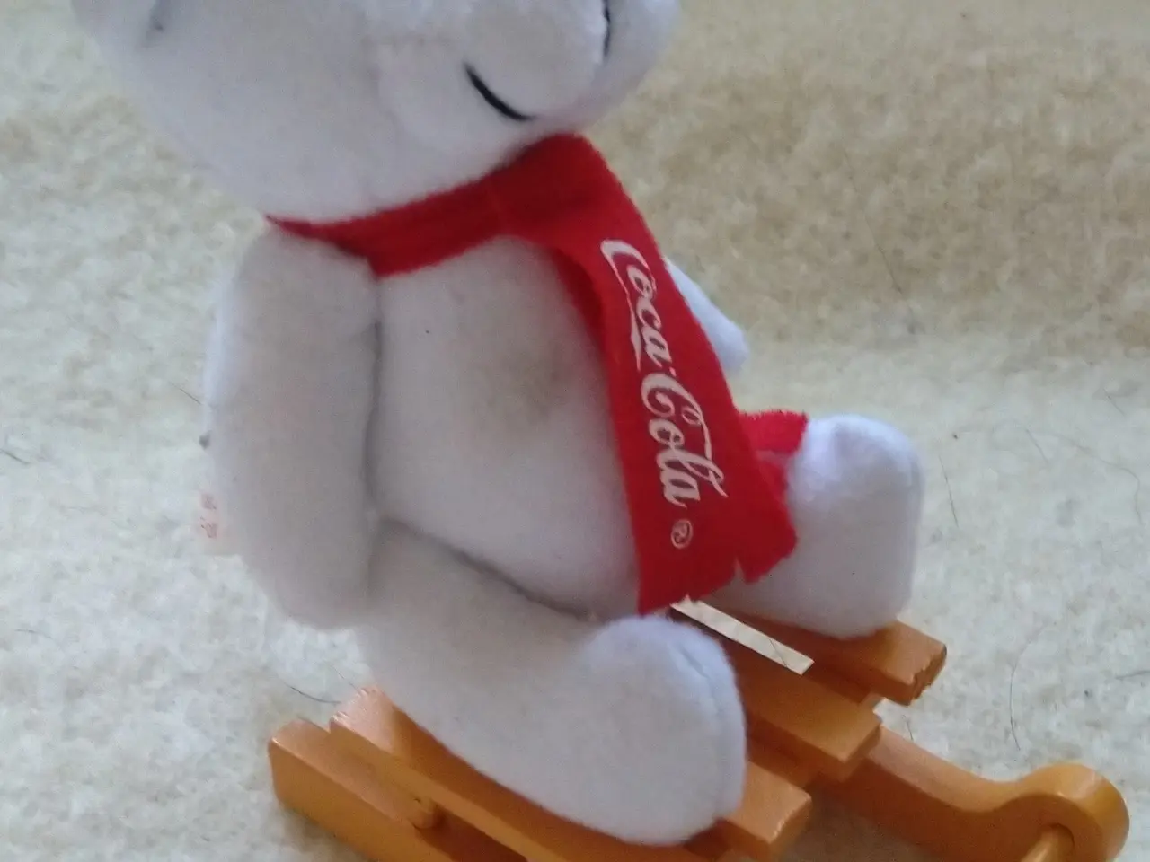 Billede 2 - 2 stk Coca Cola Bamse på Kælk
