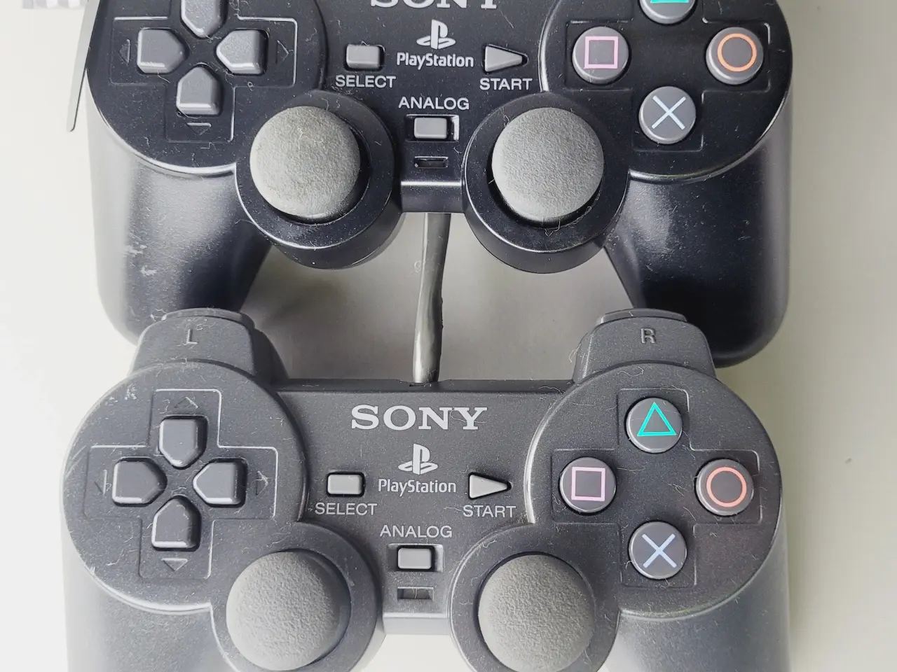 Billede 1 - ⭐️· 2 stk. Originale Sony PS2 Controllere