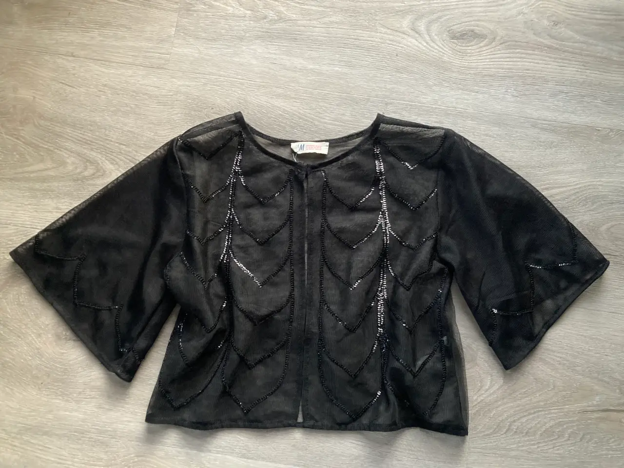 Billede 1 - Sort bolero med pailletter str. 146/152