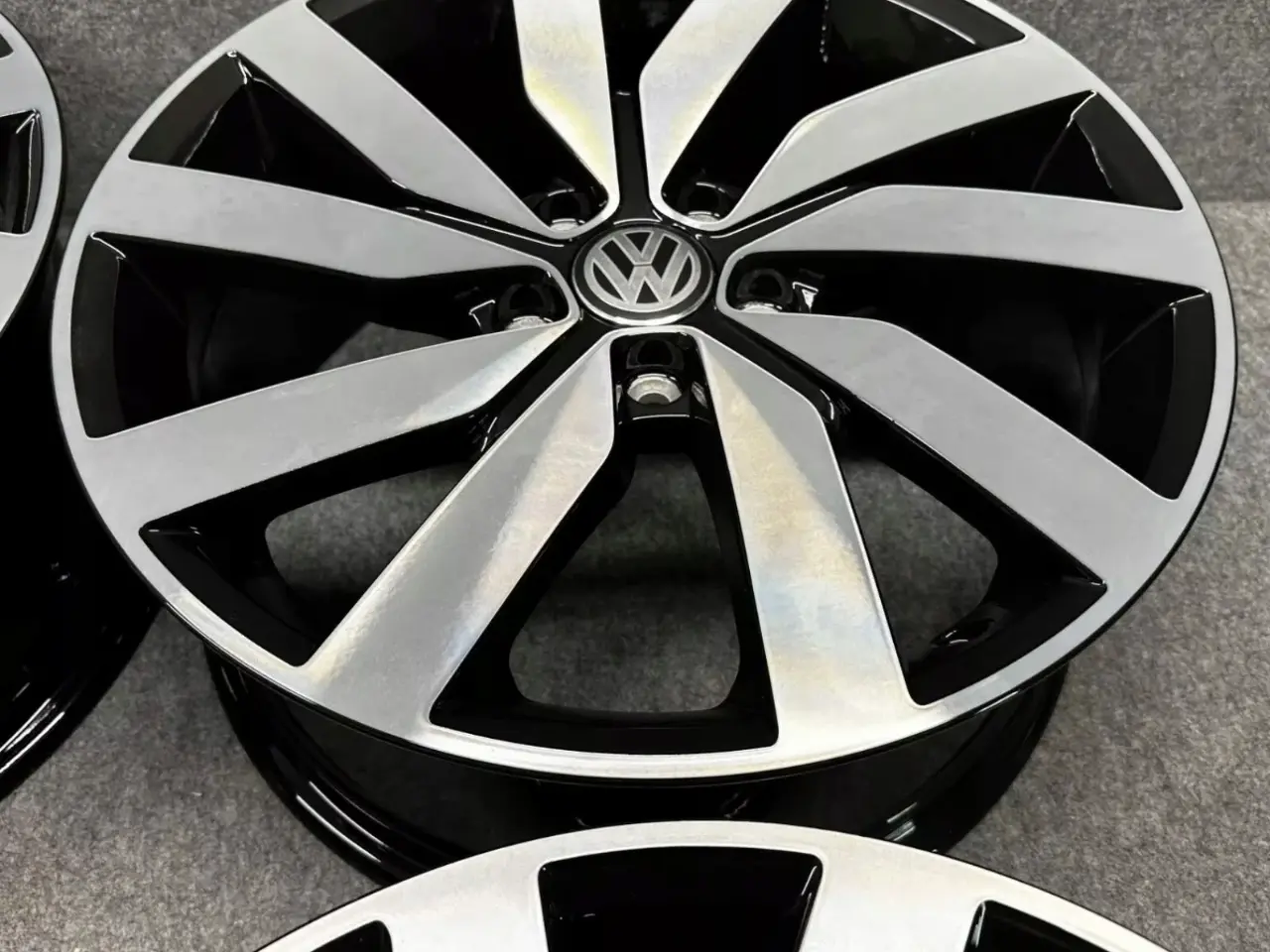 Billede 6 - ALUFÆLGE VW TOURAN MARSEILLE 5TA 18"