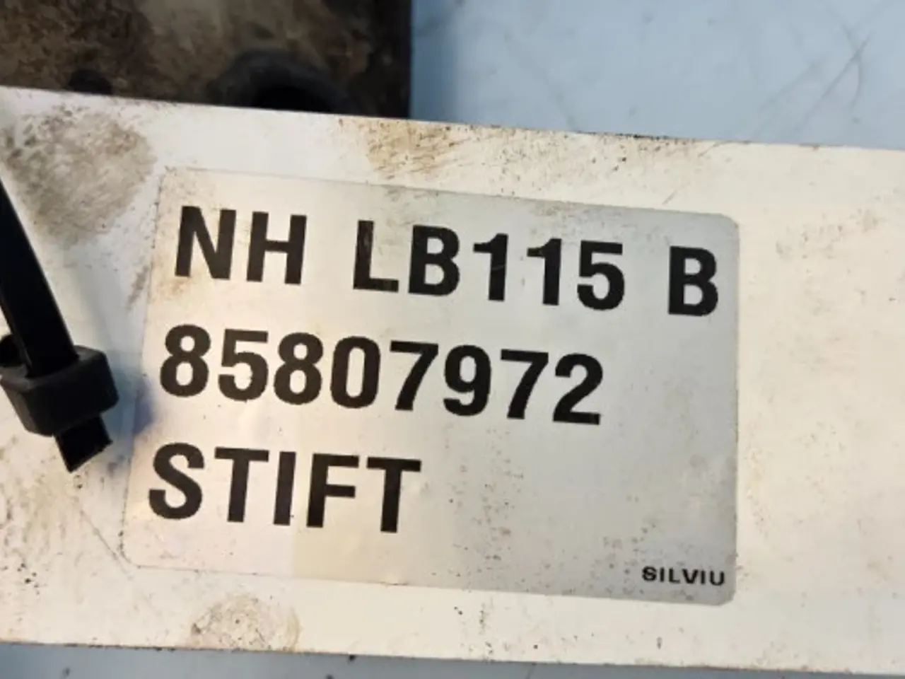 Billede 10 - New Holland LB115B Stift 85807972
