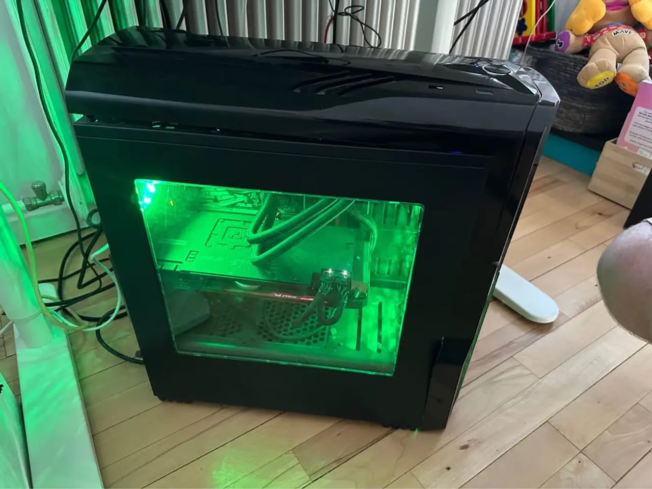 Billede 4 - Gaming PC + 3 skærme + skærmholder - Klar til brug