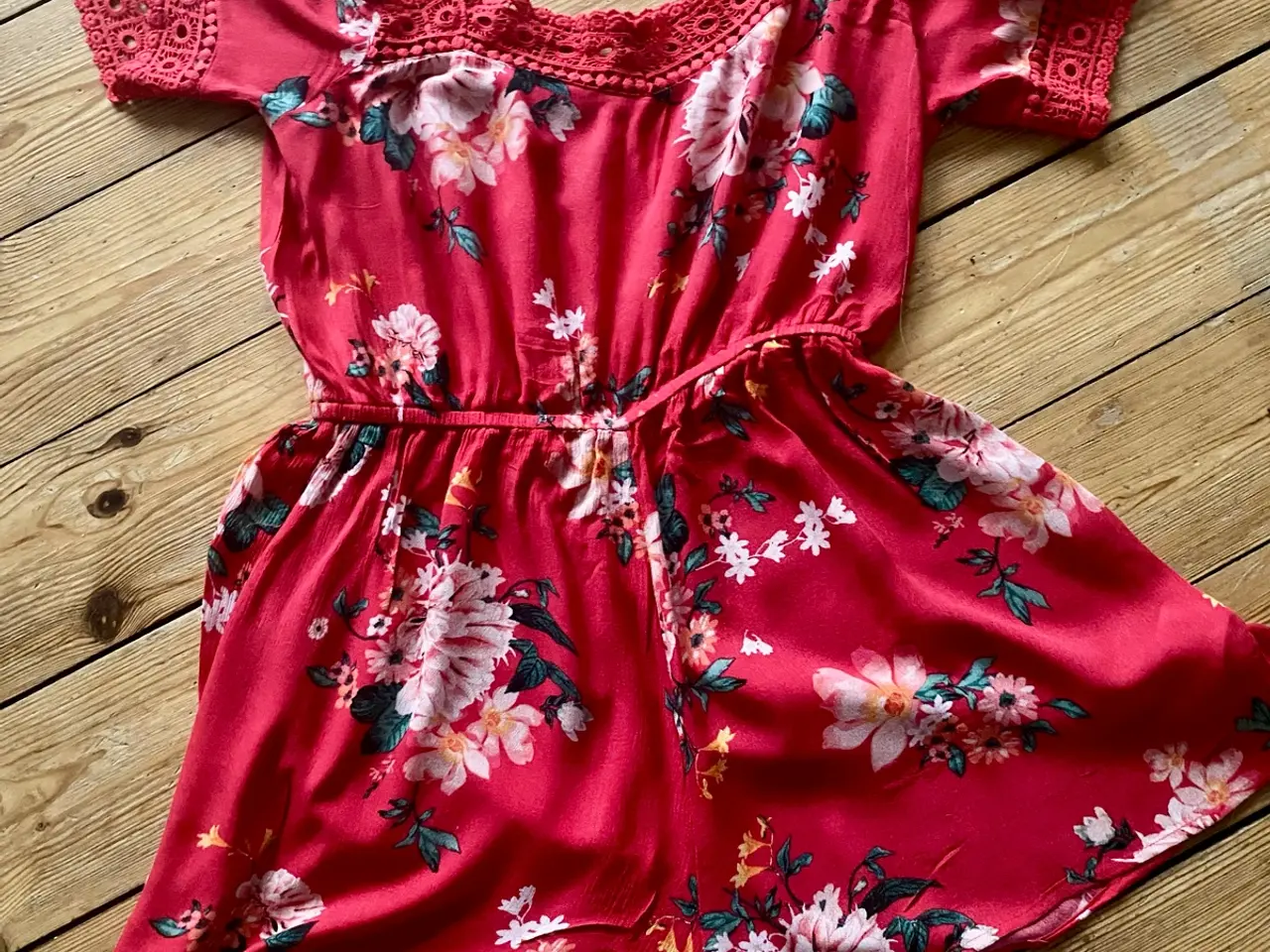 Billede 1 - Gina tricot sommerdragt 36
