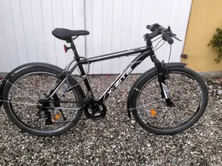 Herrecykel I pæn stand med lås og cykelygter
