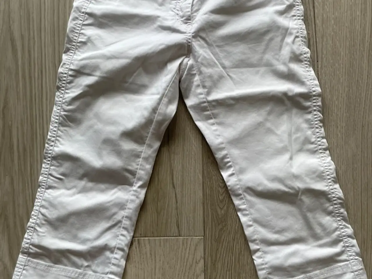 Billede 1 - Hvide 3/4 sommerbukser med stretch. Længde ca. 73