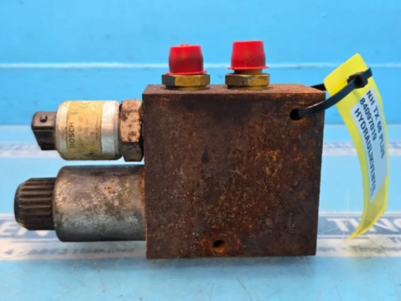 Billede 2 - New Holland TX68 Hydraulikventil 84097019