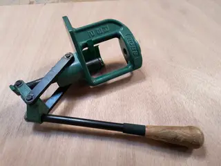 Genladning udstyr, ladepresser,die sæt, krudtmål..