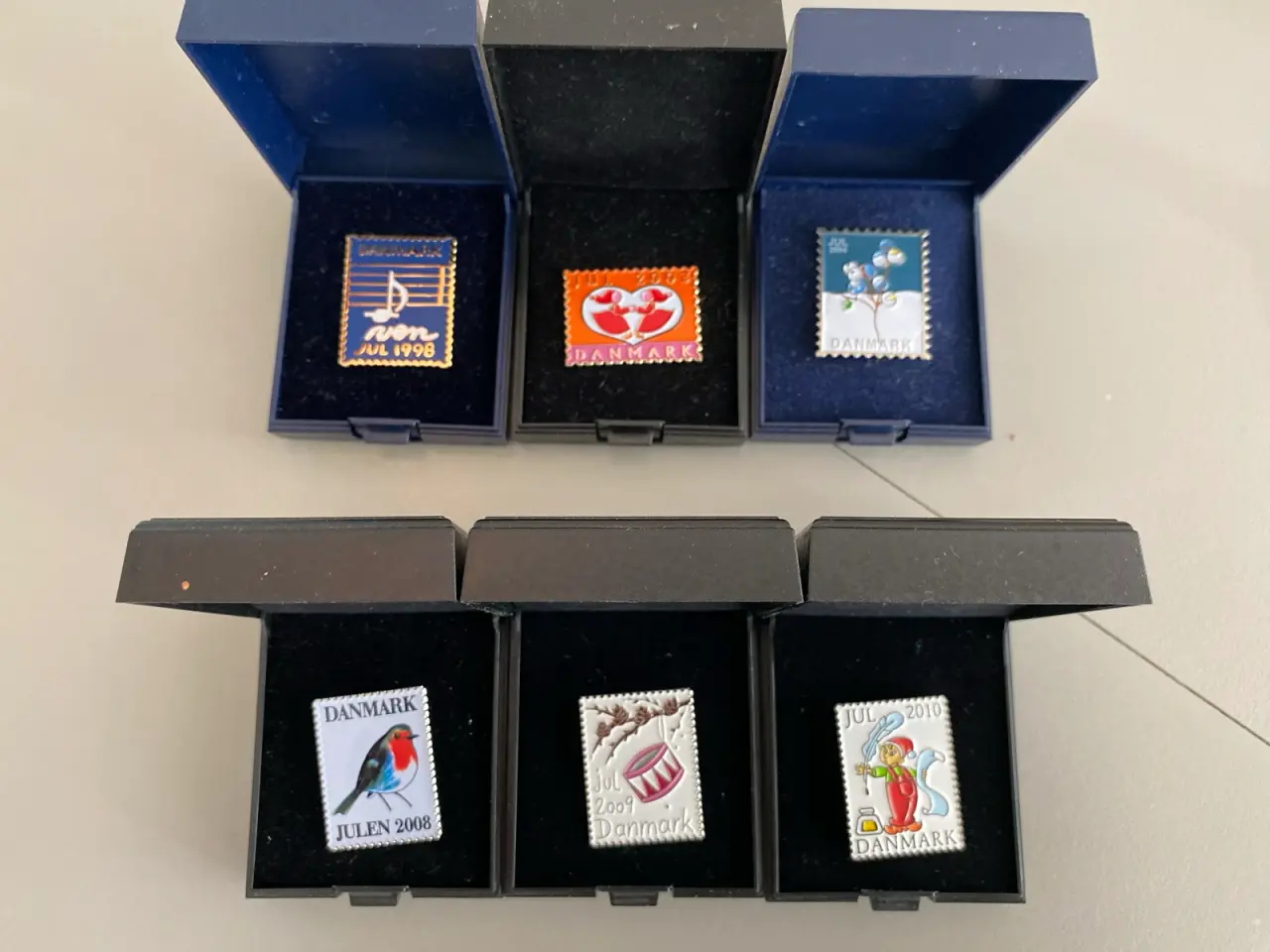 Billede 2 - Julemærker pins og emblemer