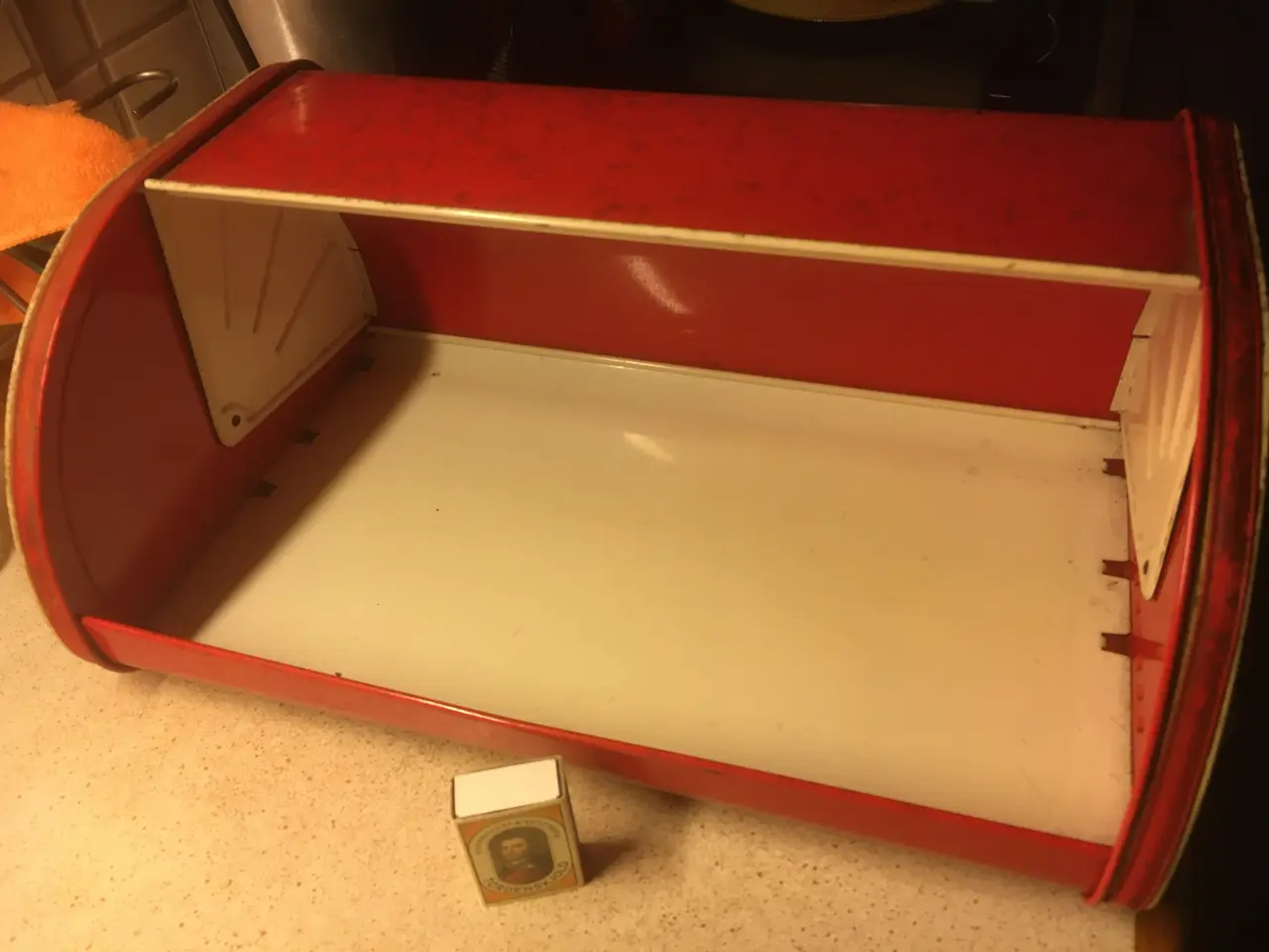 Billede 2 - Retro brødkasse i metal. Giv bud.