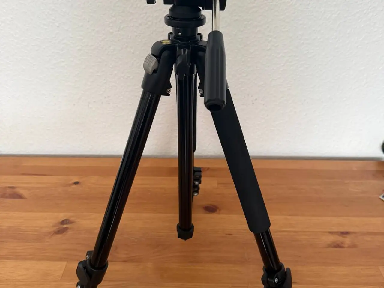 Billede 2 - Kamerastativ / Tripod med Taske – Justerbar Højde