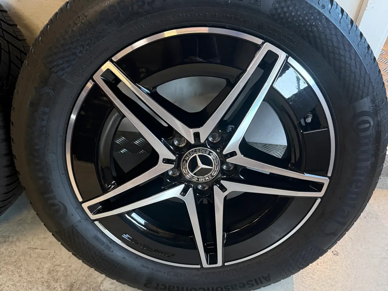 Billede 5 - Originale 18” Mercedes fælge med Continental helår