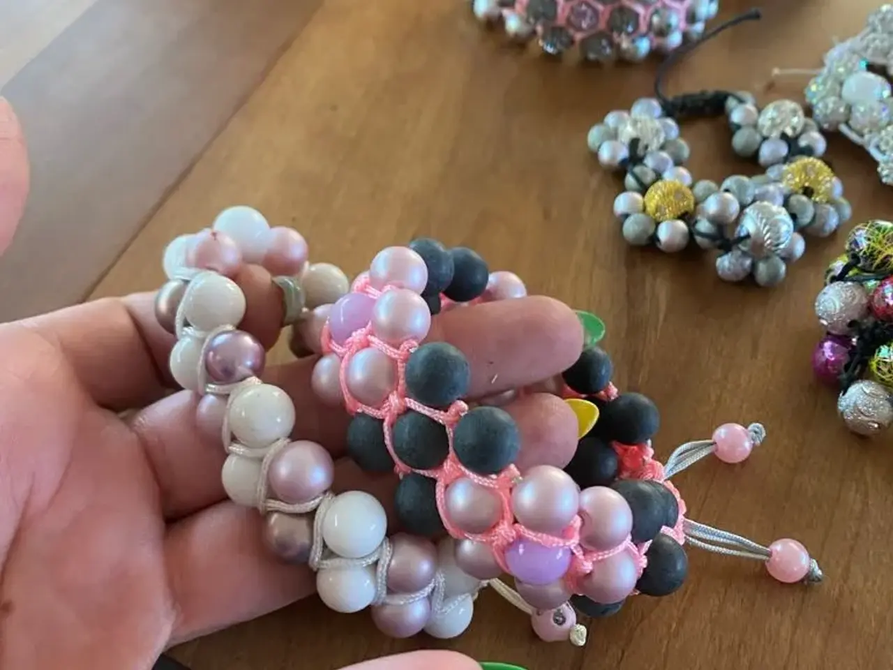 Billede 2 - Nye knyttede armbånd