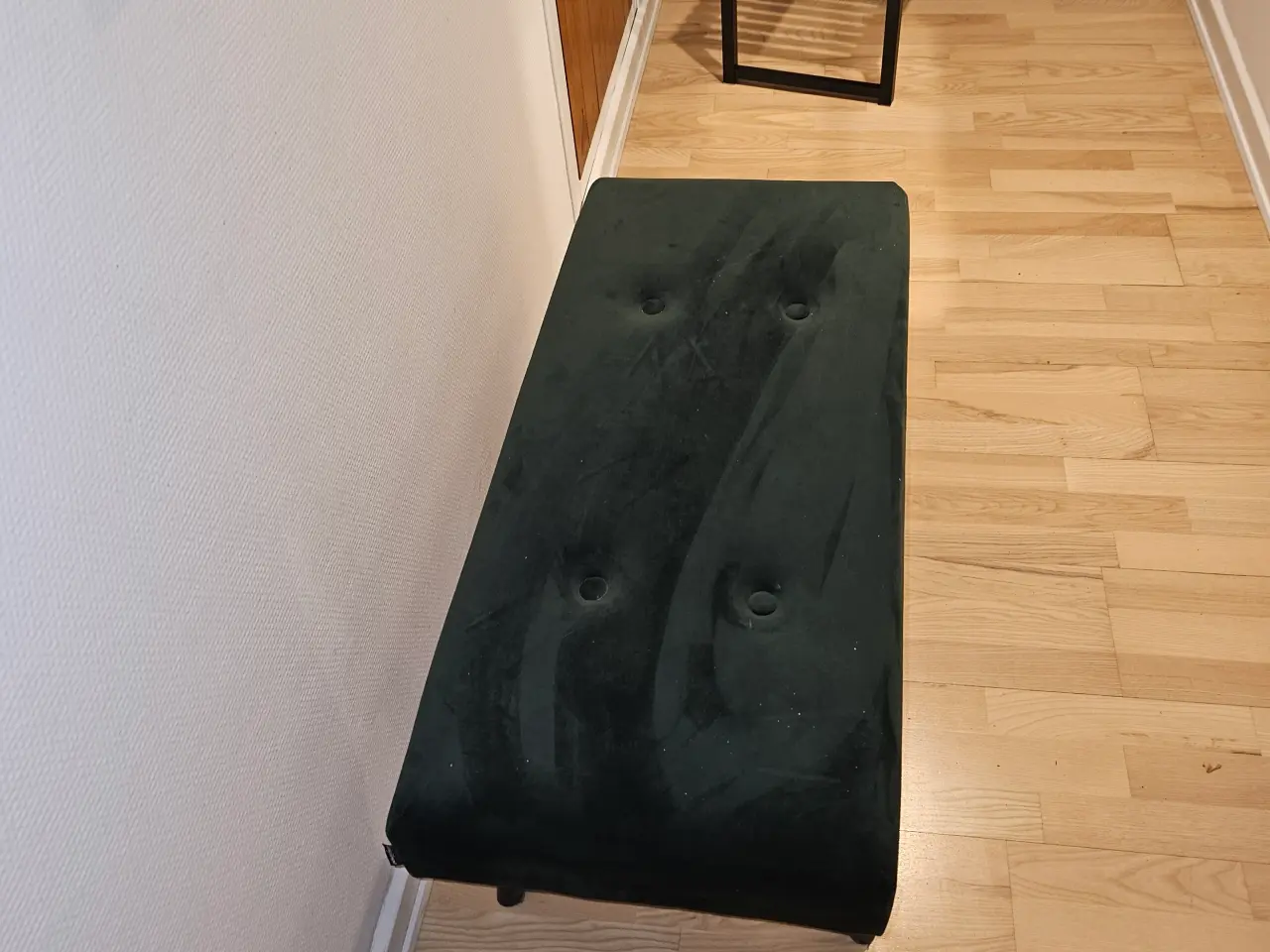 Billede 1 - Stilfuld bænk i mørkegrøn velour – 322 kr.