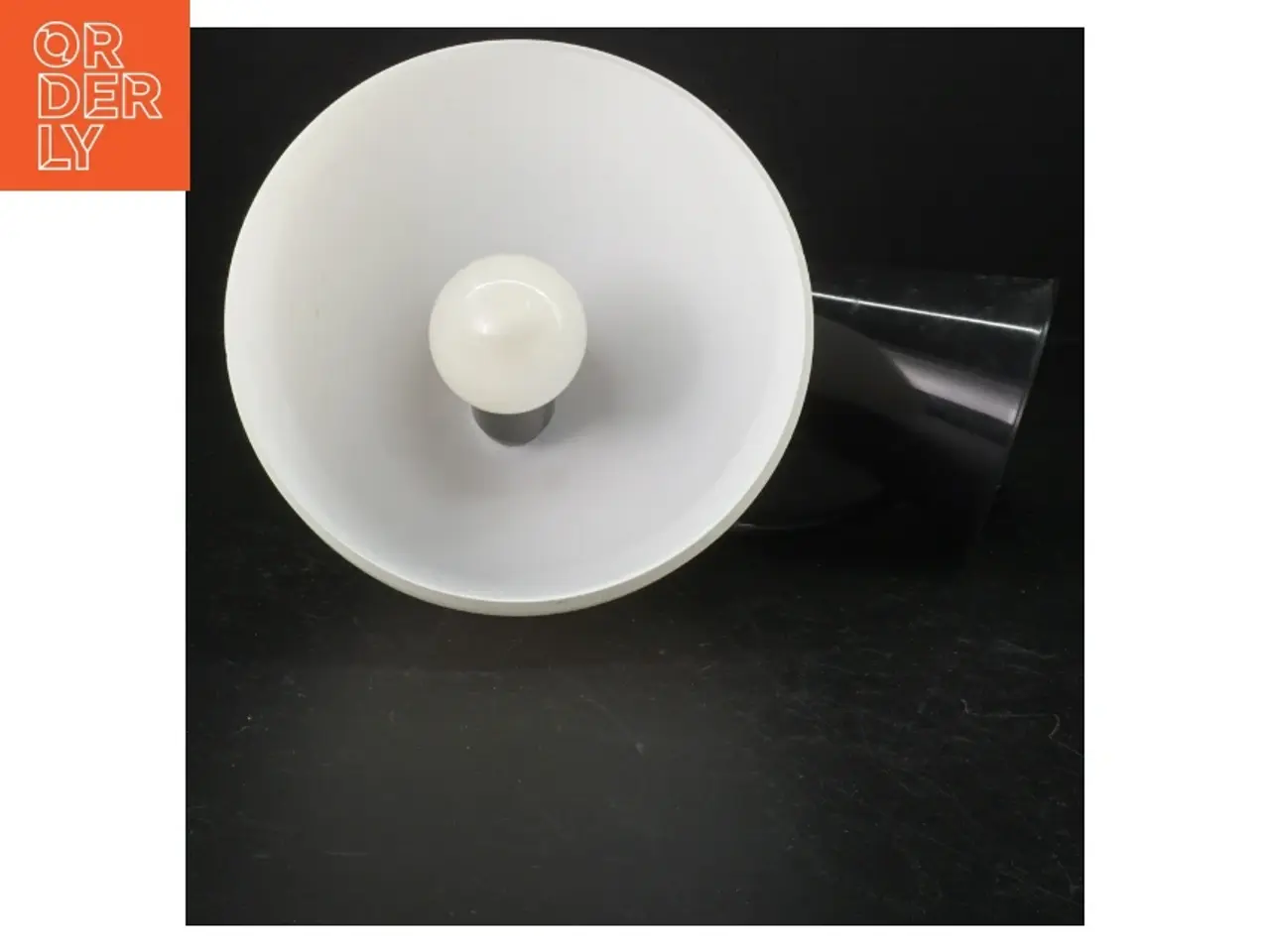 Billede 2 - Hvid lampe (str. Ø. 16 cm)