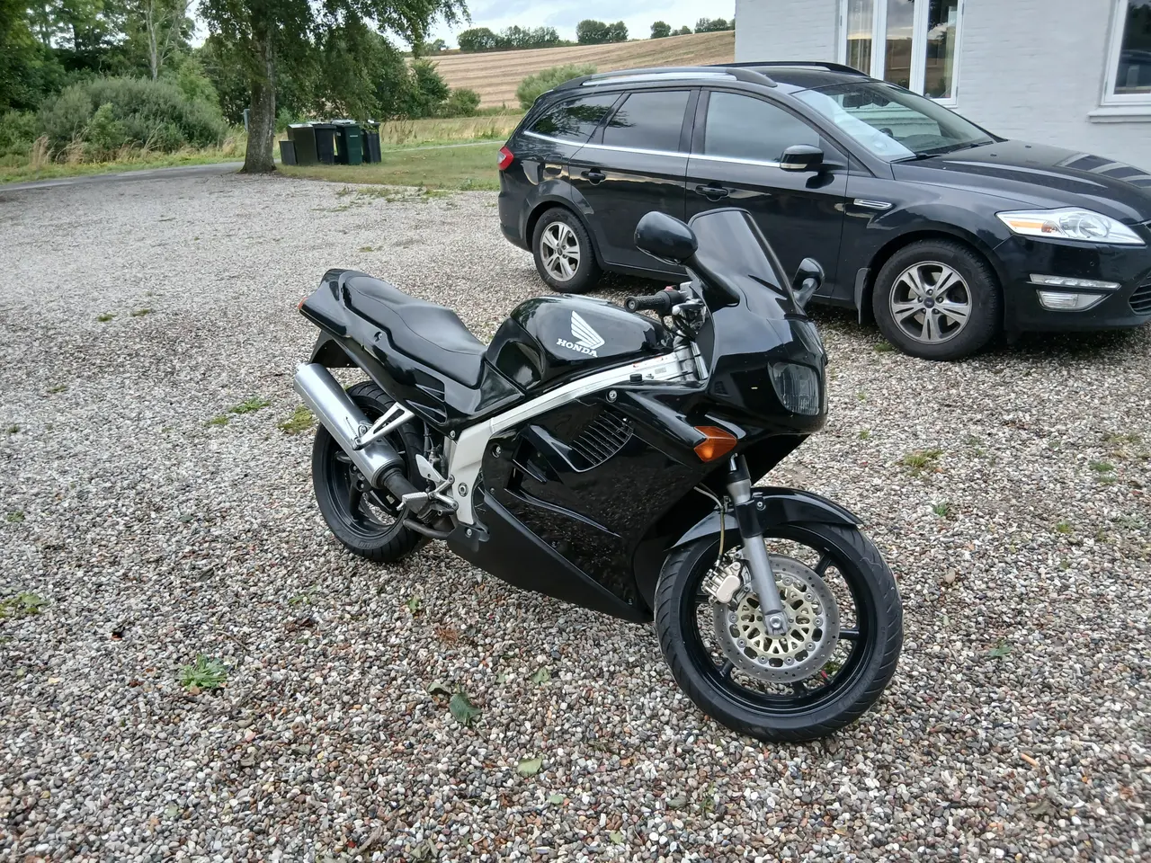 Billede 1 - Honda vfr rc36 2 750