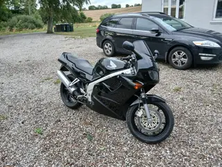 Honda vfr rc36 2 750
