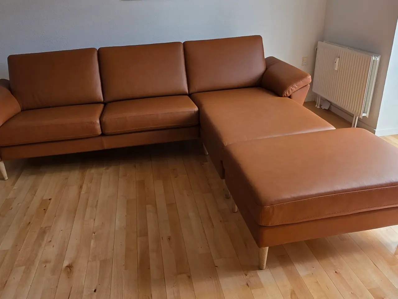 Billede 4 - Lædersofa med chaiselong og puf