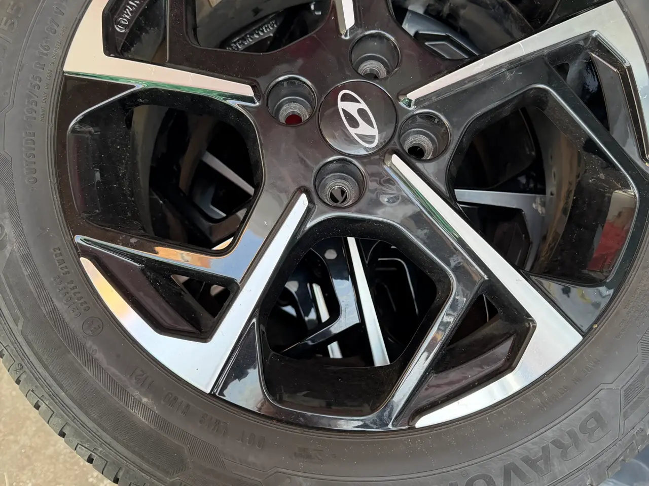 Billede 4 - 4 stk original Hyundai i20 alufælge med dæk sommer