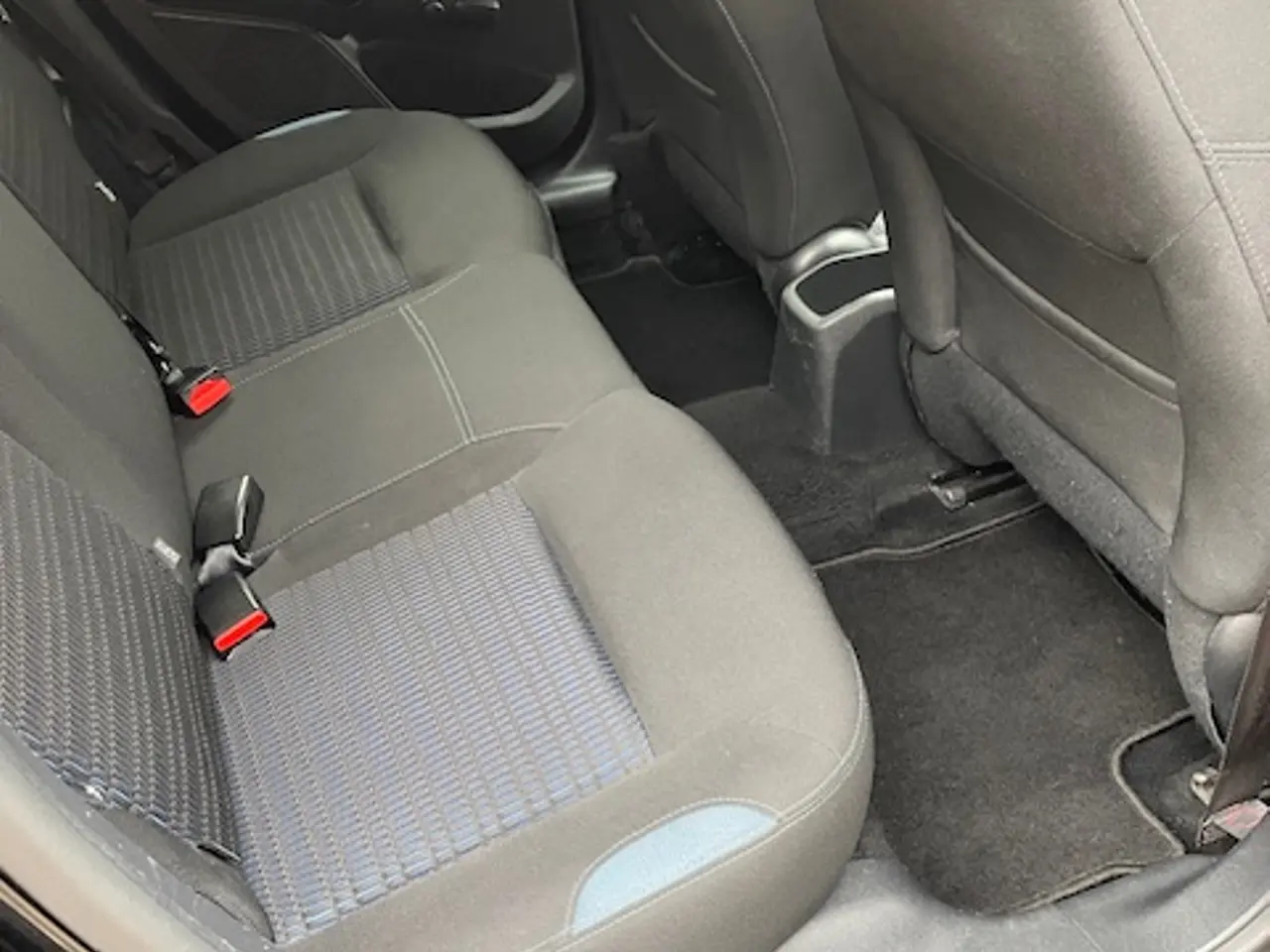 Billede 8 - Kør hjem i fin Peugeot 208 Allure sky.
