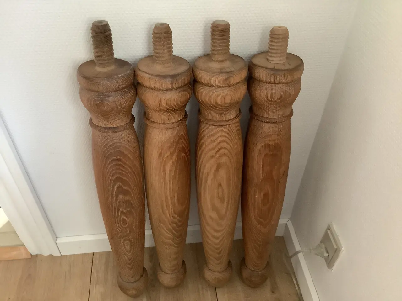 Billede 4 - Spisebord i massiv egetræ