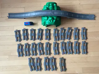 Lego togbane, med elektrisk lokomotiv