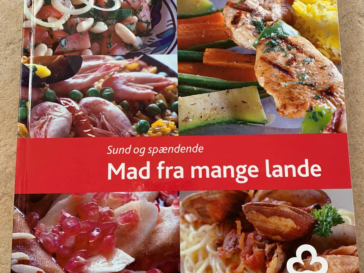 Billede 1 - Sund og spændende mad fra mange lande bog 