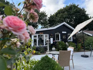 Kolonihavehus i Esbjerg N m. stor terrasse og have