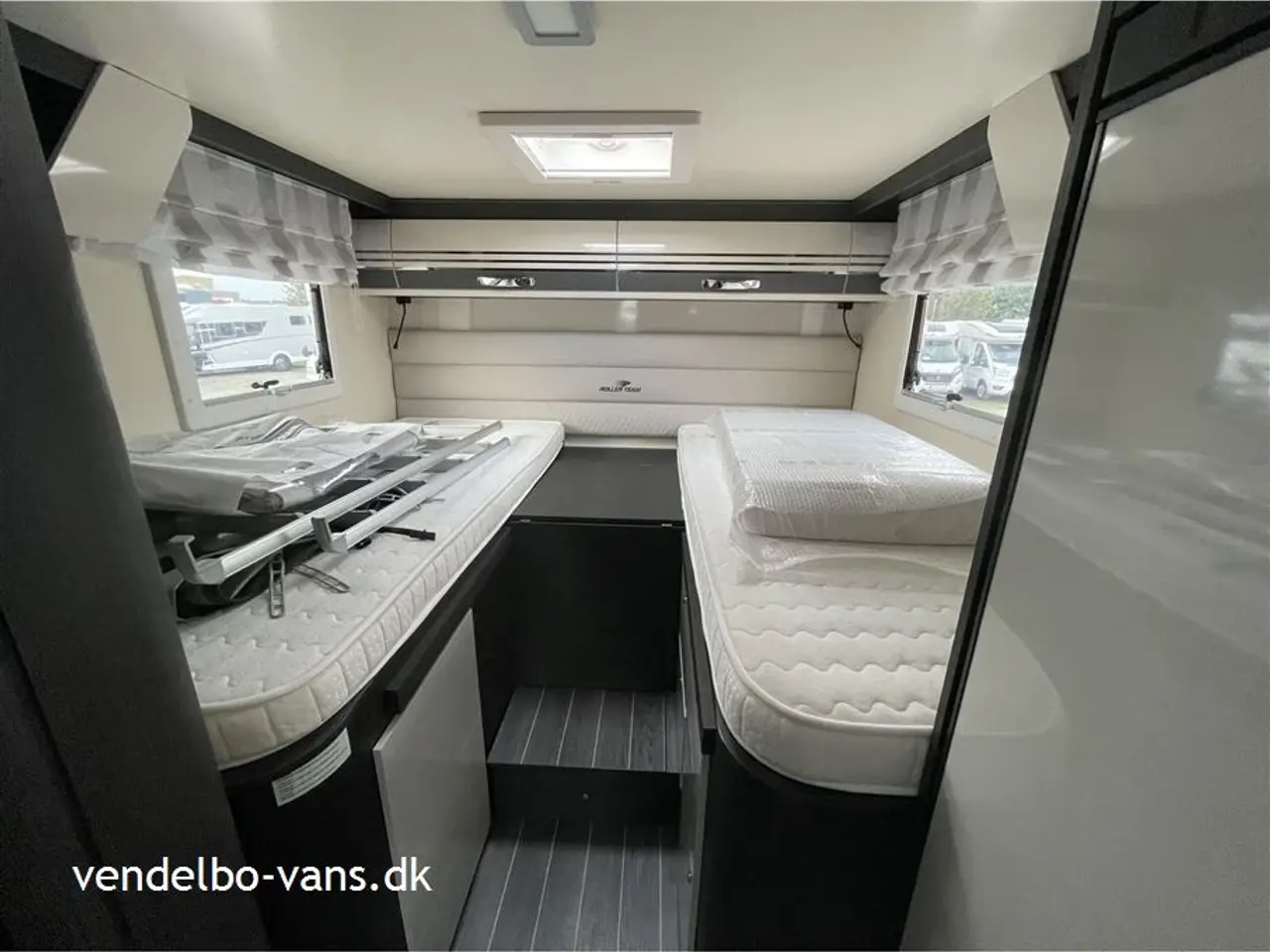 Billede 10 - 2022 - Rollerteam Kronos 285TL Comfort Power Selekt Enkeltsenge over garagen og el-hæve/sænkeseng over siddegruppen