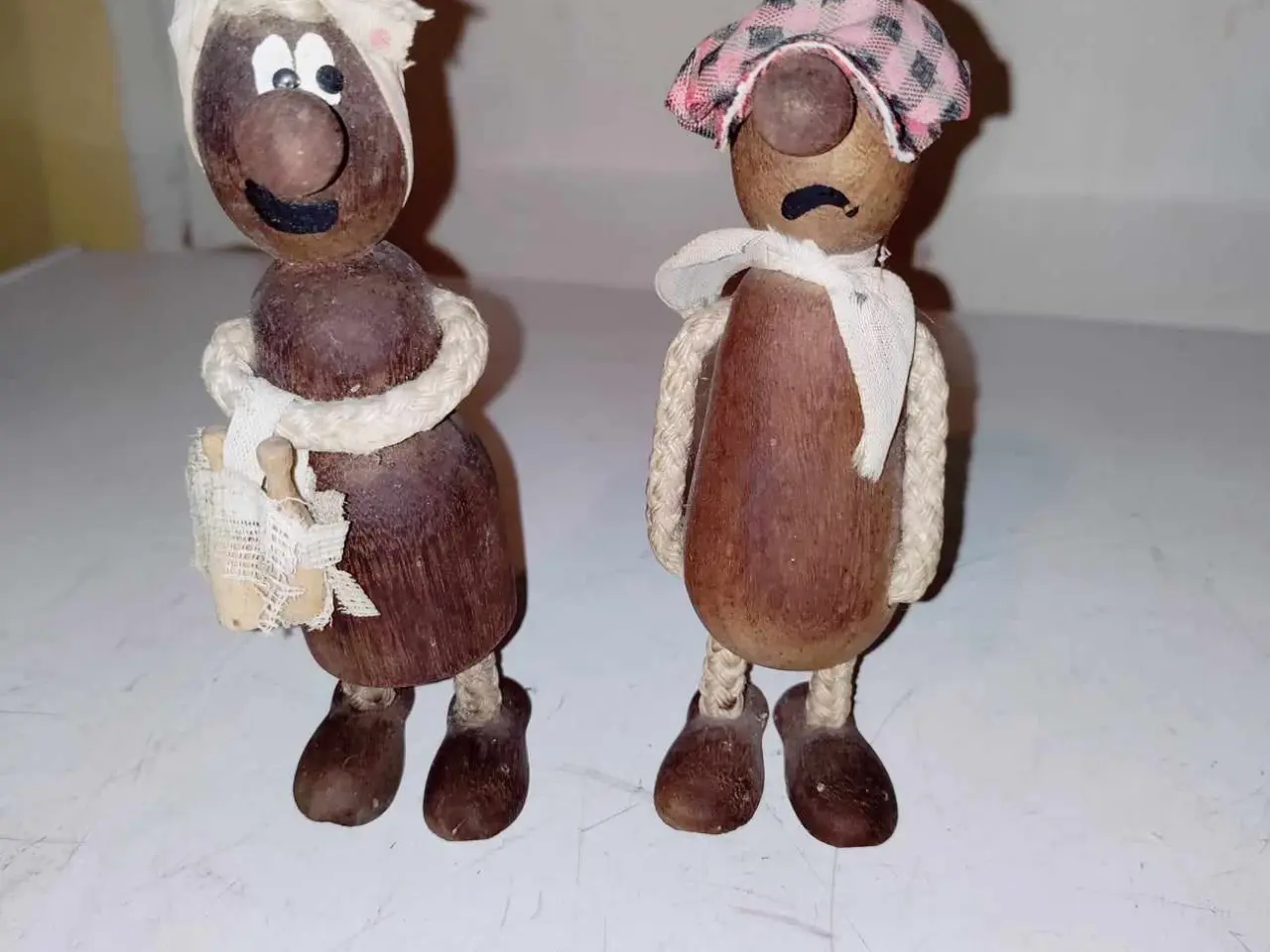 Billede 1 - kasket karl og flora i teaktræ