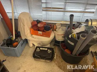 Toilet og diverse rørfittings - blandet lot