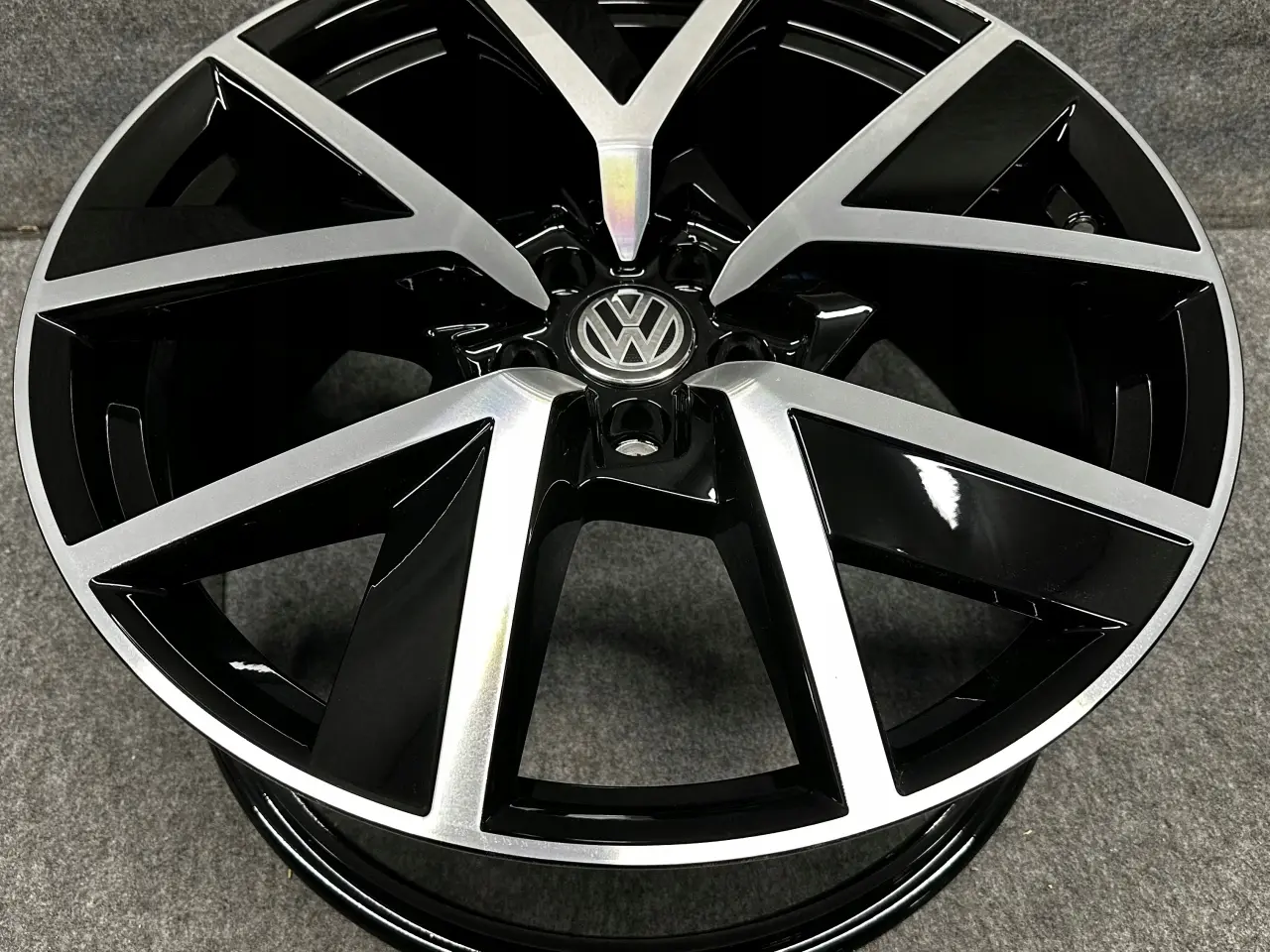 Billede 1 - VW TOUAREG III BRAGA 760 20 9J x 20" 5x112 ET 33